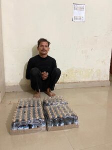 IMG-20230926-WA02581-225x300 पुलिस चौकी वाड्रफनगर  द्वारा लगातार नाकेबन्दी कर वाहनों की चेकिंग के दौरान अवैध रूप से नशीली ऑनरेक्स कप सीरफ जप्त कर त्वरित कार्यवाही