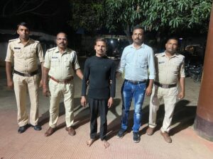 IMG-20230926-WA0259-300x225 पुलिस चौकी वाड्रफनगर  द्वारा लगातार नाकेबन्दी कर वाहनों की चेकिंग के दौरान अवैध रूप से नशीली ऑनरेक्स कप सीरफ जप्त कर त्वरित कार्यवाही