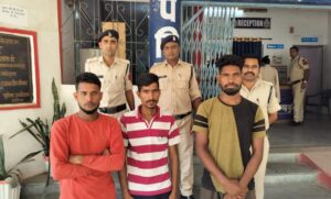 IMG-20231009-WA0387-780x470-1-300x181 लोहे का छड़ चोरी करने वाले 03 व्यक्ति एवं खरीददार गिरफ्तार