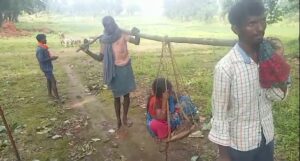 IMG_20240920_092009-300x161 खुखड़ी बीनना महिला को  पड़ा भारी भालु ने किया हमला हुई गंभीर , रास्ता खराब होने से झलगी में ढोकर मरीज को लाया गया सबाग हास्पीटल।