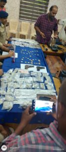 IMG-20241003-WA0538-132x300 लूट/डकैती करने वाले अन्तर्राज्जीय गिरोह के विरुद्ध बलरामपुर-रामानुजगंज पुलिस को मिली ऐतिहासिक सफलता, रामानुजगंज स्थित राजेश ज्वेलर्श में हुई दिनदाहाडे लूट के आदतन आरोपी पुलिस के गिरफ्तार