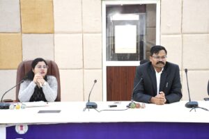 1002246534-300x200 बलरामपुर जिले के नव पदस्थ कलेक्टर राजेंद्र कुमार कटारा ने जिले के पत्रकारों से रूबरू होते हुए जिले में अपनी प्राथमिकताओं को बताया।