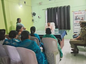 IMG-20241023-WA0381-300x224 सेवा किटी समूह के सदस्यों के द्वारा यातायात सुरक्षा को ध्यान में रखते हुए यातायात कार्यालय घड़ी चौक अम्बिकापुर में ‌सरगुजा पुलिस अधीक्षक  योगेश पटेल को   चार बैरिकेट्स सौंपा गया।