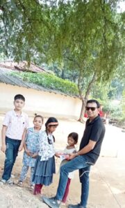 IMG-20241031-WA0457-180x300 स्वैच्छिक संगठनों ने जरूरतमंद बच्चों को पटाखे एवं मिठाई किया वितरित