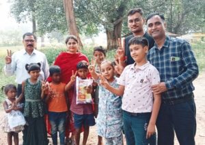 IMG-20241031-WA0458-300x212 स्वैच्छिक संगठनों ने जरूरतमंद बच्चों को पटाखे एवं मिठाई किया वितरित