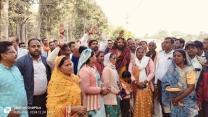 IMG20241224145200_01-300x169 शतानंद महाराज के आगमन पर किया गया फूलों की वर्षा