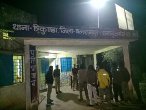 IMG-20250101-WA0703-300x225 नववर्ष के आगमन के मद्देनजर पुलिस अधीक्षक बलरामपुर द्वारा देर रात्रि किया गया थाना चौकियों का निरीक्षण बसंतपुर, थाना त्रिकुण्डा, थाना रामानुजगंज, चौकी डौरा, चौकी विजय नगर, चौकी वाड्रफनगर का औचक निरीक्षण।