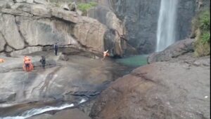 IMG_20250101_213332-300x170 वाटर पवाई फाल में नहाने के दौरान एक छात्र का मौत