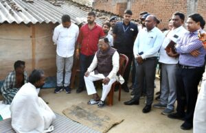 IMG-20250401-WA0431-300x194 शोकाकुल परिवार से मिले मंत्री, दी सांत्वना